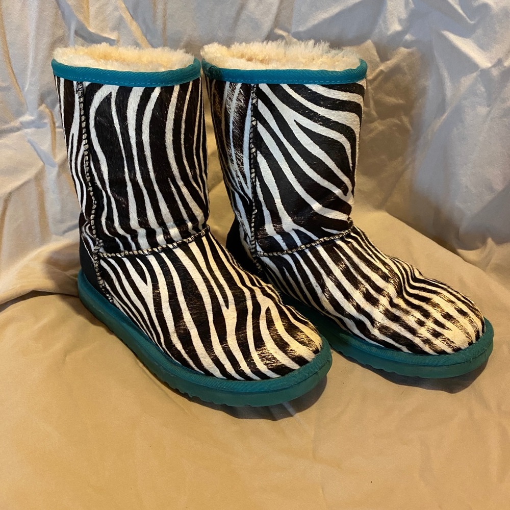 UGG RARE zebra print boots, aqua trim, 6